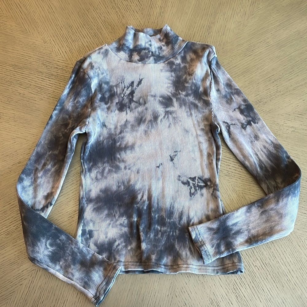 NWT Planet Gold top size M